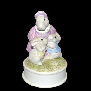 Woman Rabbit With 2 Younger Ones Ceramic Figure Turns On Base Musical Windup